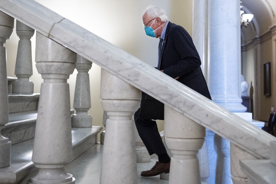 As pandemic rages on, Sen. Bernie Sanders unveils bill to provide free, reusable masks to all